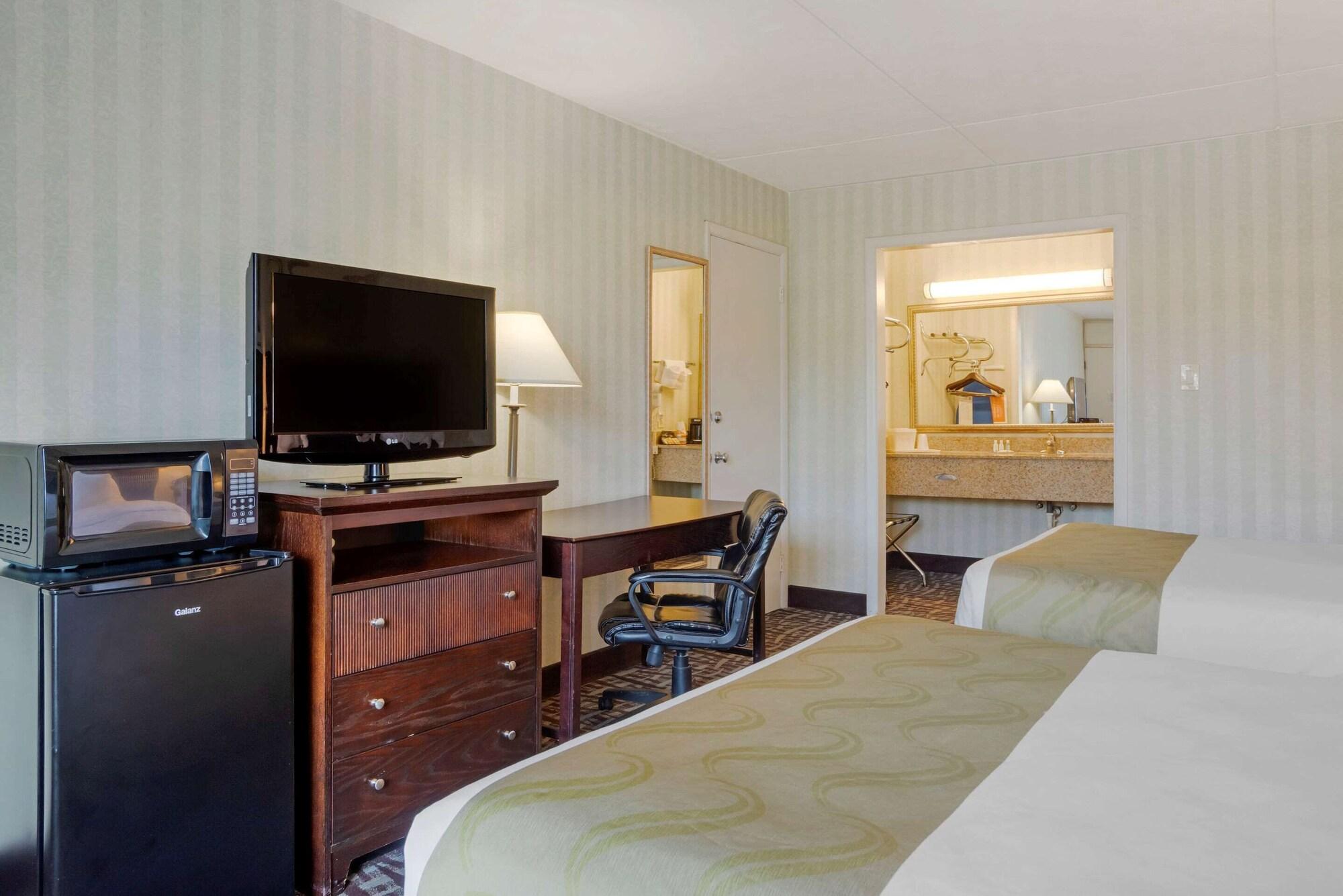 Quality Inn Fredericksburg Near Historic Downtown Εξωτερικό φωτογραφία