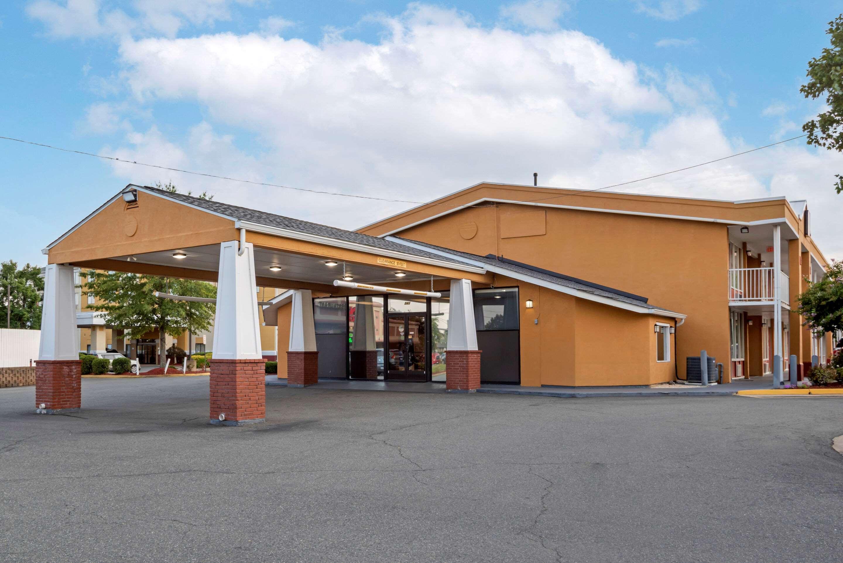 Quality Inn Fredericksburg Near Historic Downtown Εξωτερικό φωτογραφία