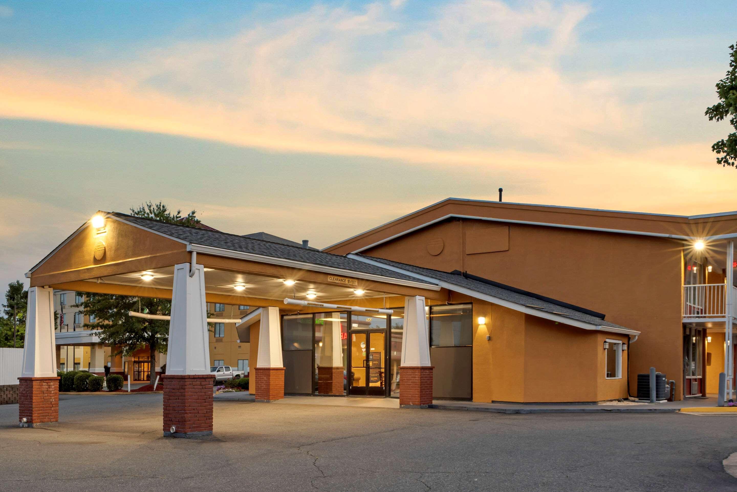 Quality Inn Fredericksburg Near Historic Downtown Εξωτερικό φωτογραφία